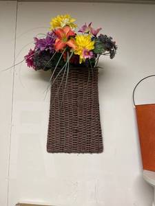 lot 60584 image: wall pocket