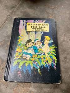 lot 60607 image: 1960 raggedy Ann book