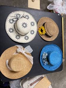 lot 60654 image: lot of hats