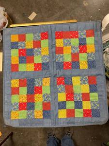 lot 60658 image: quilt 3 foot x 3 foot