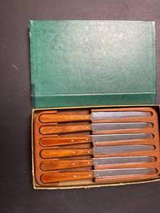 lot 60668 image: knife set