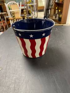 lot 60677 image: Americana bucket