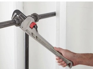 lot 2442 image: 18 in. Aluminum Pipe Wrench with 2 in. Jaw Capacity