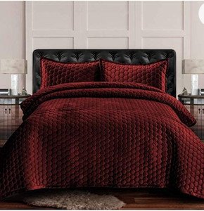 lot 52627 image: Tribeca Living Velvet Oversized Quilt Set, Queen size