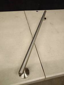 lot 2575 image: 24 Inch Silver Towel Rack