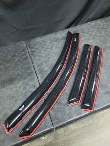 lot 2688 image: Windshield Deflectors (long 33  short 20.5)