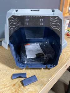 lot 20679 image: Amazon Basics Two-Door Top-Load Hard-Sided Pet Travel Carrier 23�