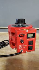 lot 2898 image: VEVOR 2KVA Transformer Max 20 Amp Variable Transformer 0-130 Volt Output Variable AC Voltage Regulator for Industries Equipment Appliances