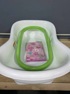 lot 9892 image: Newborn-to-Toddler Bath Tub (Pink)