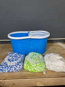 lot 9895 image: V-MOP Classic Bucket Mop and 3 Heads (Blue)
