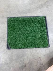 lot 9940 image: Artificial Grass Indoor Training Mat Puppies Dogs Pets Portable Washable Tray (19�x25�)