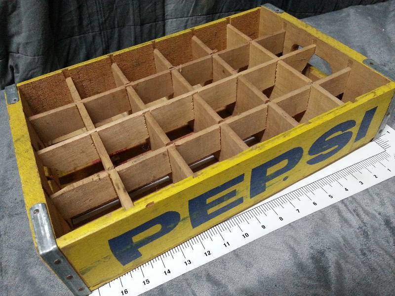 lot 1052 image: 24 bottle wood Pepsi storage crate case in excellent shape and with good colors no damage or cracks