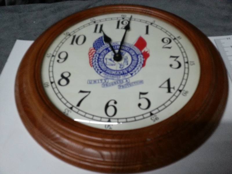 lot 1007 image: Neat looking wall clock that was an award at the Boilermakers picnic in 04.  Maybe you knew old George