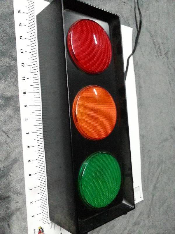 lot 1022 image: Dress up to bar or garage with this 115V powered traffic light display.