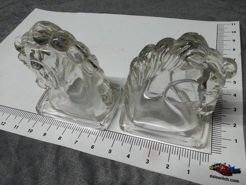 lot 1002 image: Real glass Horse Head book ends for the horse lover in you.  Nice detail here