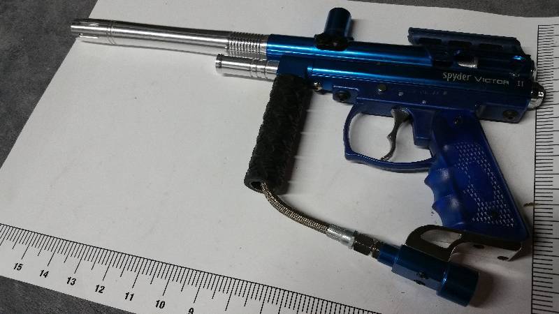 lot 1008 image: Like new Spyder Victor II series kick ass paint ball gun Blue anodized machined aluminum.