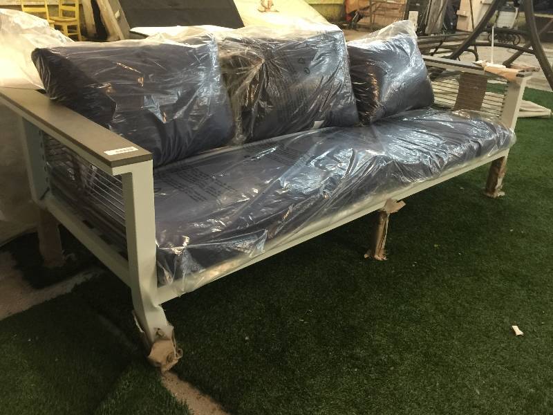lot 1133 image: Seabrook Island 3 pc Sectional with built in Chaise from Grand Resort