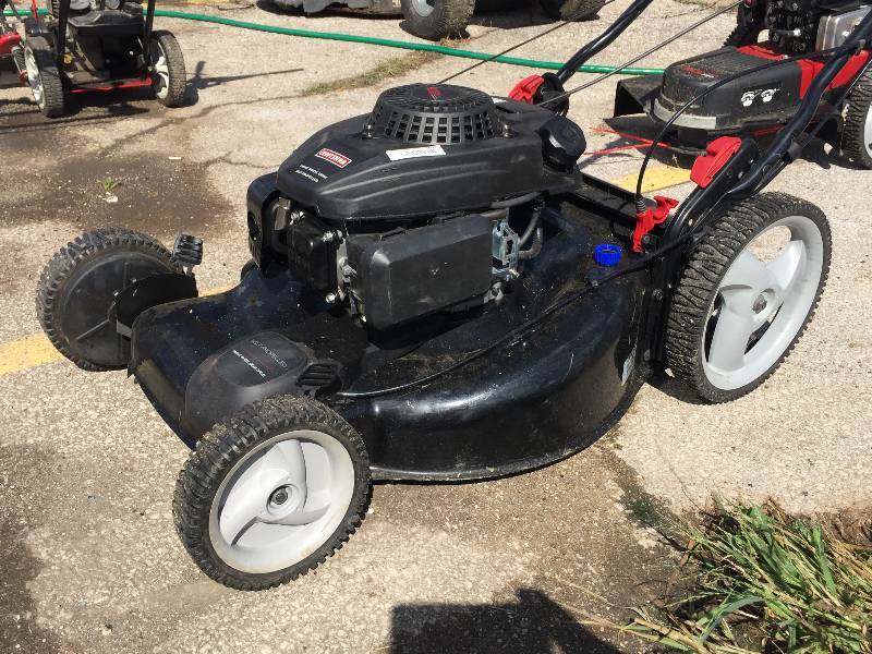 lot 1025 image: CRAFTSMAN 159CC SELF PROPELLED FRONT WHEEL DRIVE