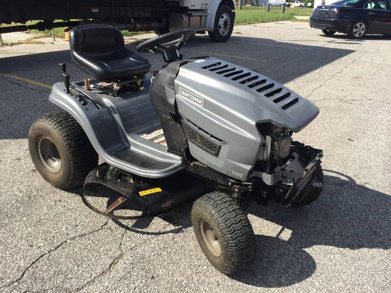 lot 1150 image: Craftsman 42 Auto Briggs & Stratton Riding Mower