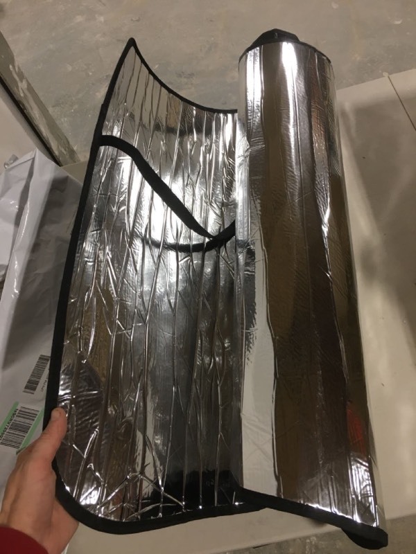 lot 2368 image: Windshield Sun Shade - High Quality - Sturdy