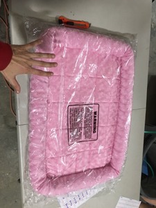 lot 3458 image: Medium Sized Pink Dog Bed - small hole on bottom see pic