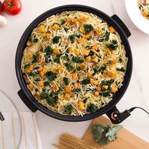lot 2872 image: Dash - Family Size Skillet - Retail $49.99