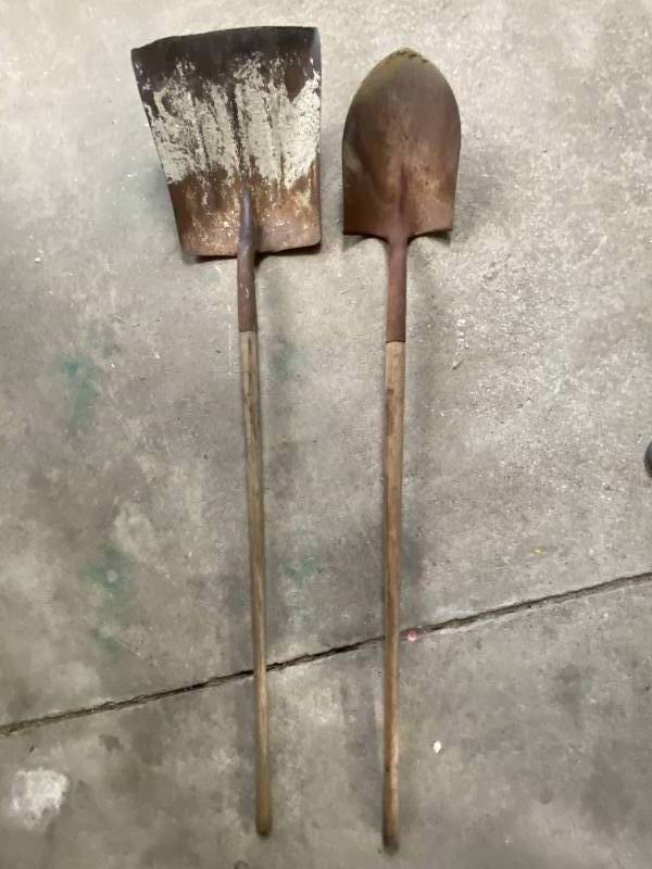 lot 2007 image: Lot of 2 Shovels - Garden Season is Coming up