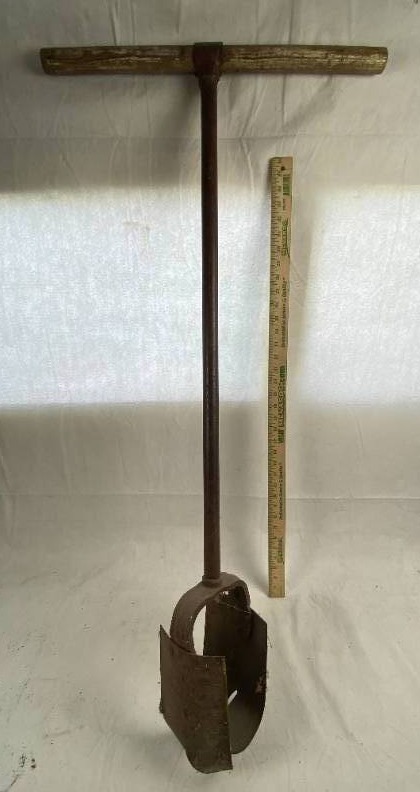 lot 2015 image: Vintage Post Hole Digger - Twist Type with Wooden Handle Bar