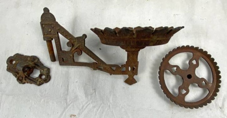 lot 2016 image: Antique Oil Lamp Holder, Cast Iron Victorian Wall Mount Wall Sconce Candle Holder