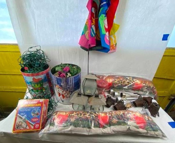 lot 2022 image: Garden Flags for all seasons w Holder, yard lights and X-Mas Decor