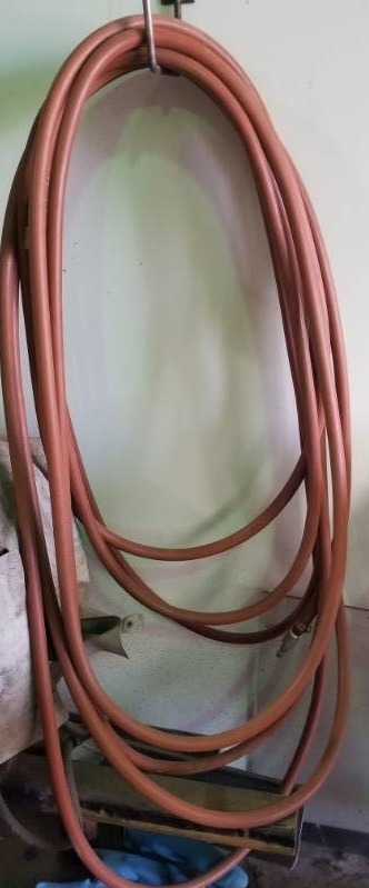 lot 6010 image: Rubber Air Hose with Ends