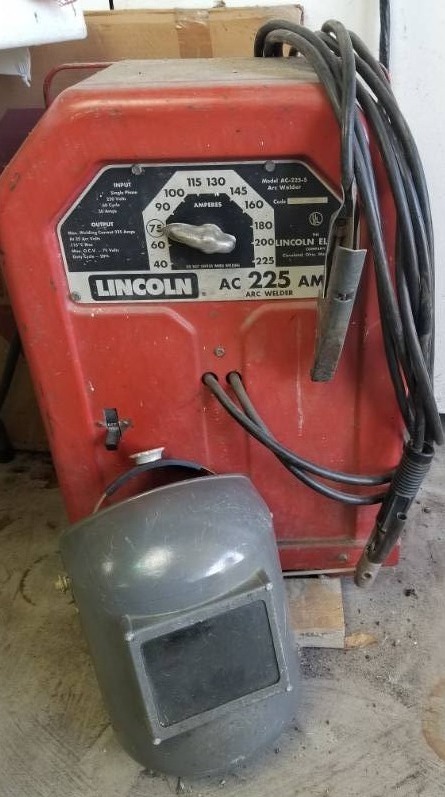 lot 6013 image: Lincoln AC-225-S AC 225 Amp Arc Welder with Welding Hood