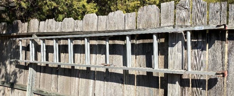 lot 6244 image: Extension Ladder - See Pics