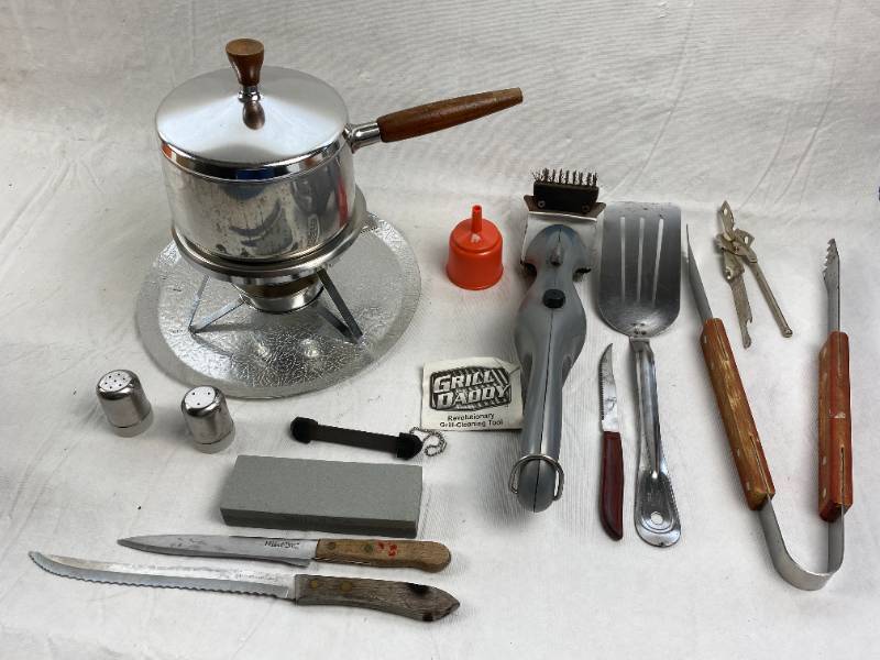 lot 6261 image: Fondue Cooker, Grill Daddy Cleaner, Knives, & knife Sharpener