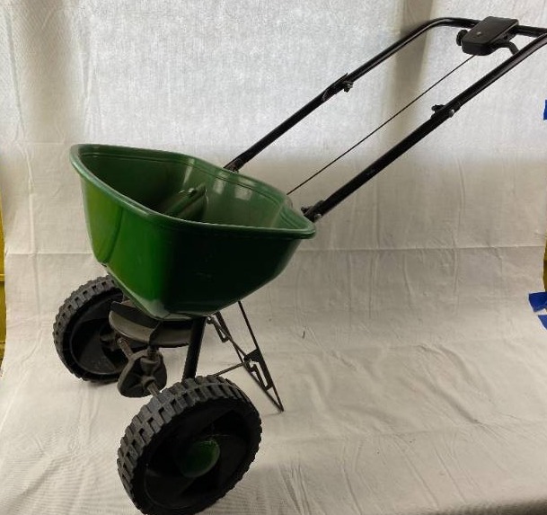 lot 6269 image: Lawn Spreader