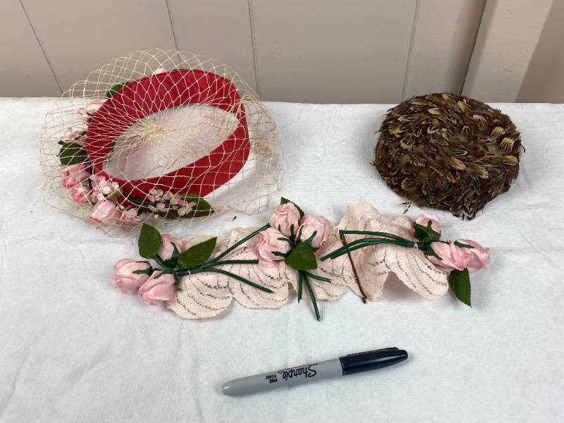lot 6274 image: Beautiful Vintage Hats