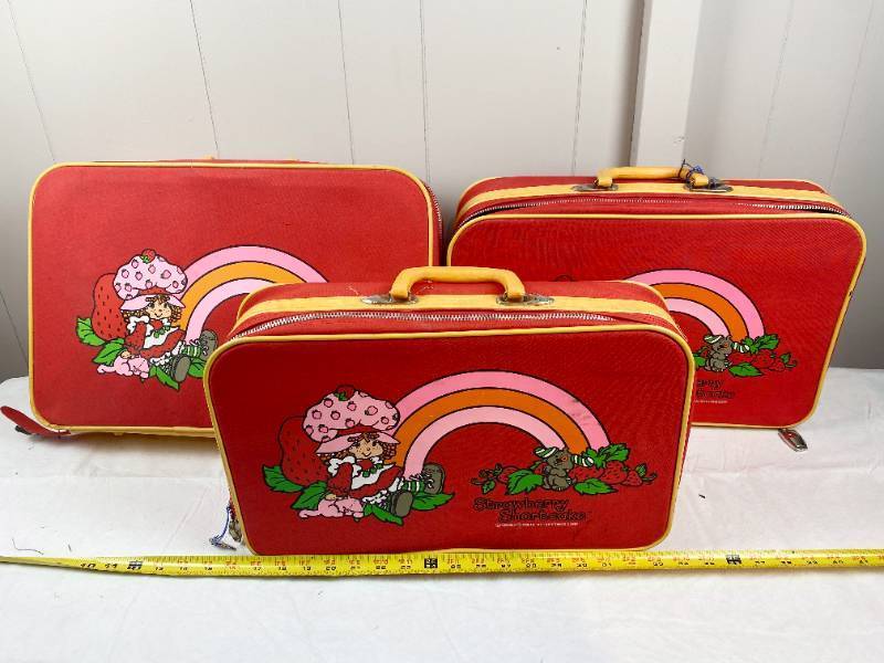 lot 6275 image: Lot of 3 Suitcases, Strawberry Shortcake