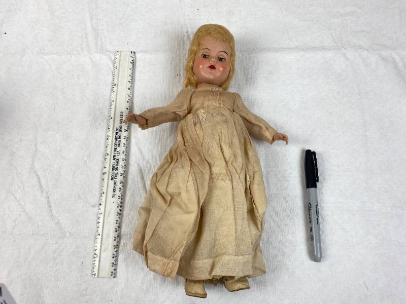 lot 6287 image: Vintage Porcelain Doll
