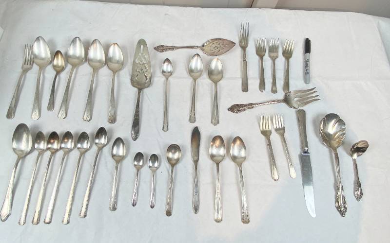 lot 6329 image: Lot of Silverware  Can never have enough