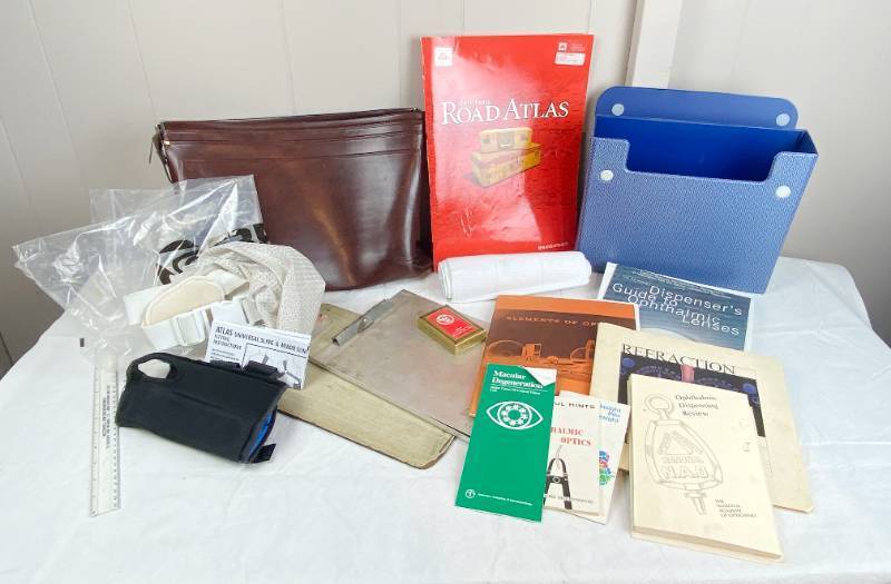 lot 6343 image: Lot of Office Supplies and Medical Braces