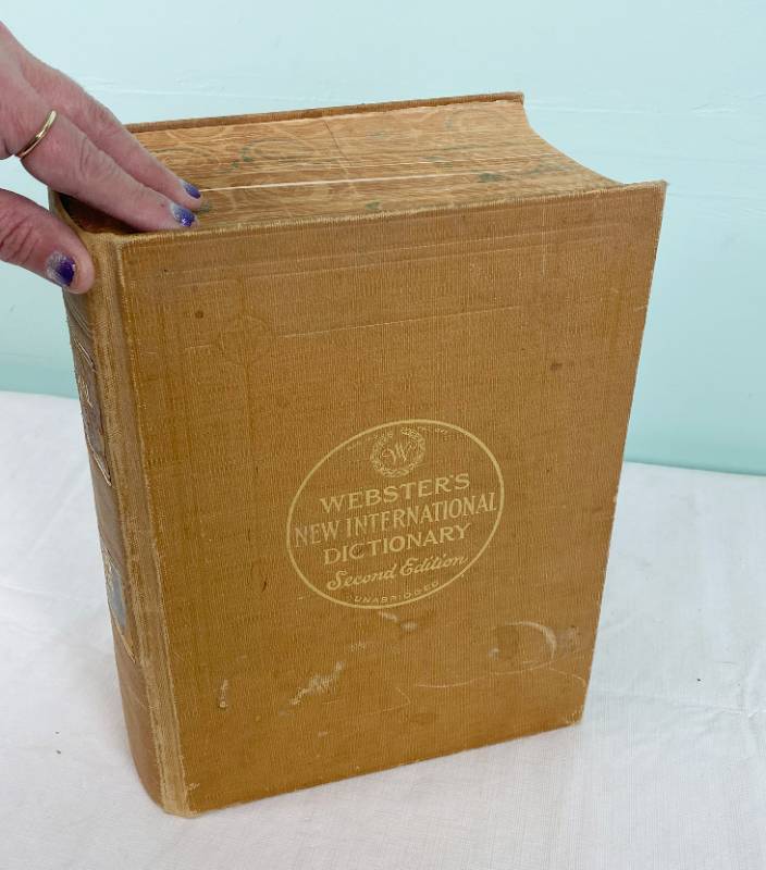 lot 6383 image: Vintage 1944 Websters International Dictionary - This thing is THICK and Heavy WOW