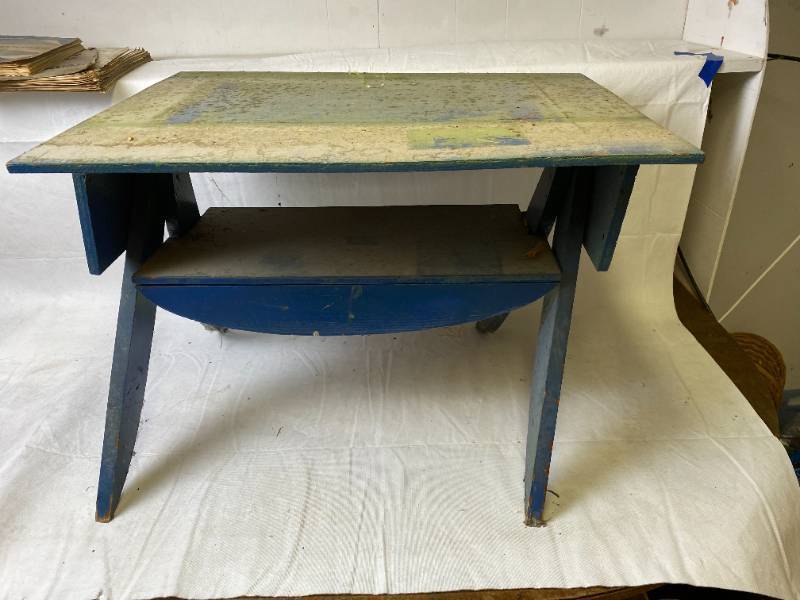 lot 6441 image: Vintage Small Childs Shop Built Desk - Great to Re-Furbish
