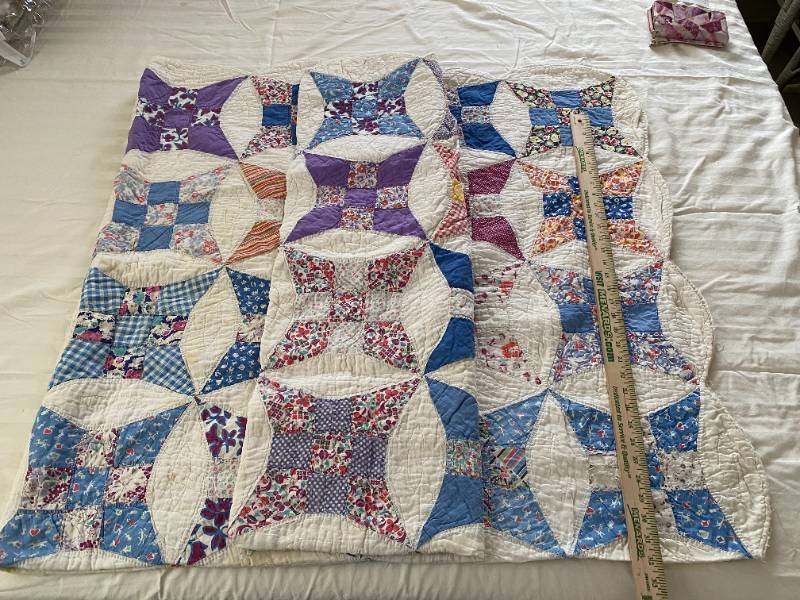lot 9436 image: Handmade Quilt nice and Clean