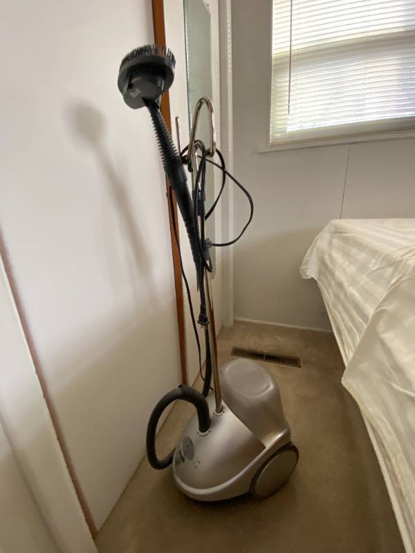 lot 9438 image: Clothing Garment Steamer EURO-PRO M SC620 - works Clean