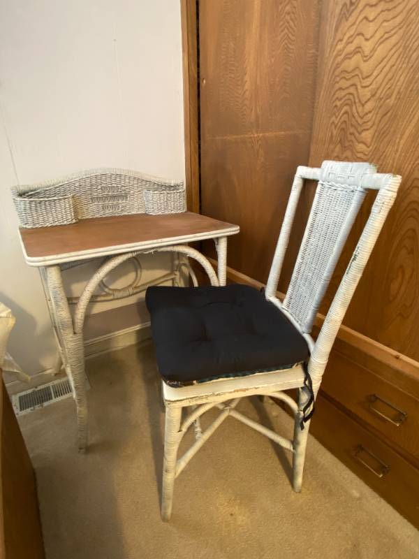 lot 9444 image: Vintage White Wicker Writing Desk w Chair - So Cute See pics for Measurements