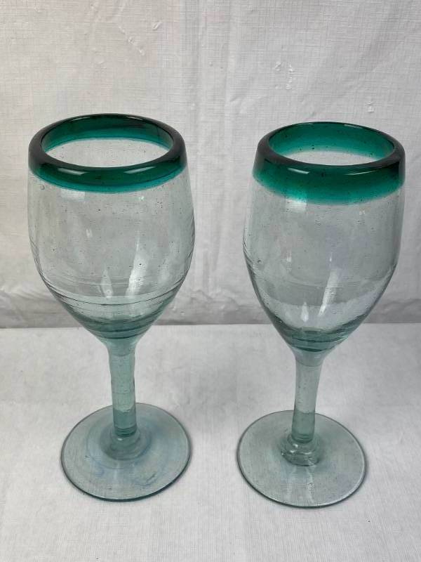 lot 9476 image: &nbspLot of 2 Beautiful, Heavy, Thick Hand blown Glass Champagne Flutes  Wine Glasses
