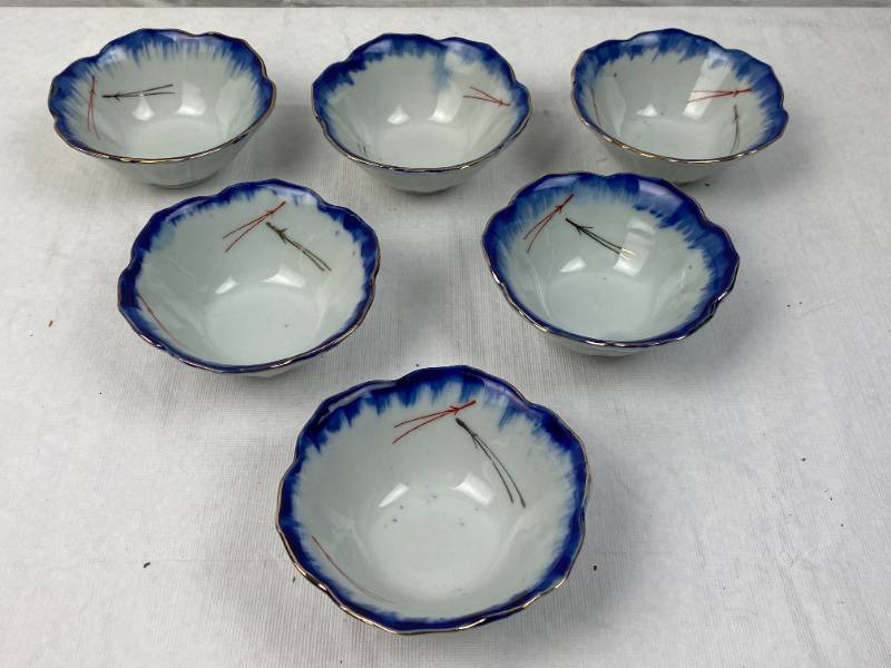 lot 9491 image: Vintage Set of 6 Blue Ware Small Bowls w Gold Trim - JAPAN - see pics