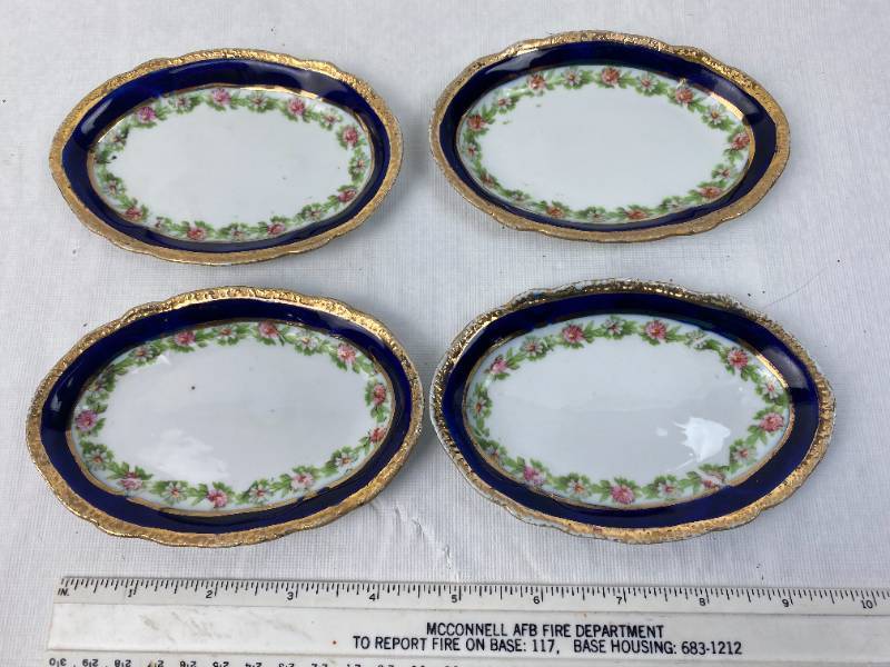 lot 9492 image: Vintage German Small Oval Side Plates with Gold Trim - Set of 4