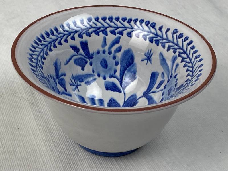 lot 9504 image: Gorgeous Small Terra Cotta Glazed White an Blue Bowl - See markings on Bottom