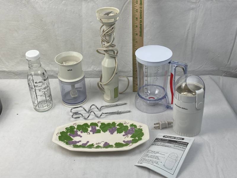 lot 9510 image: Lot of Kitchen Appliances and Handy Gadgets
